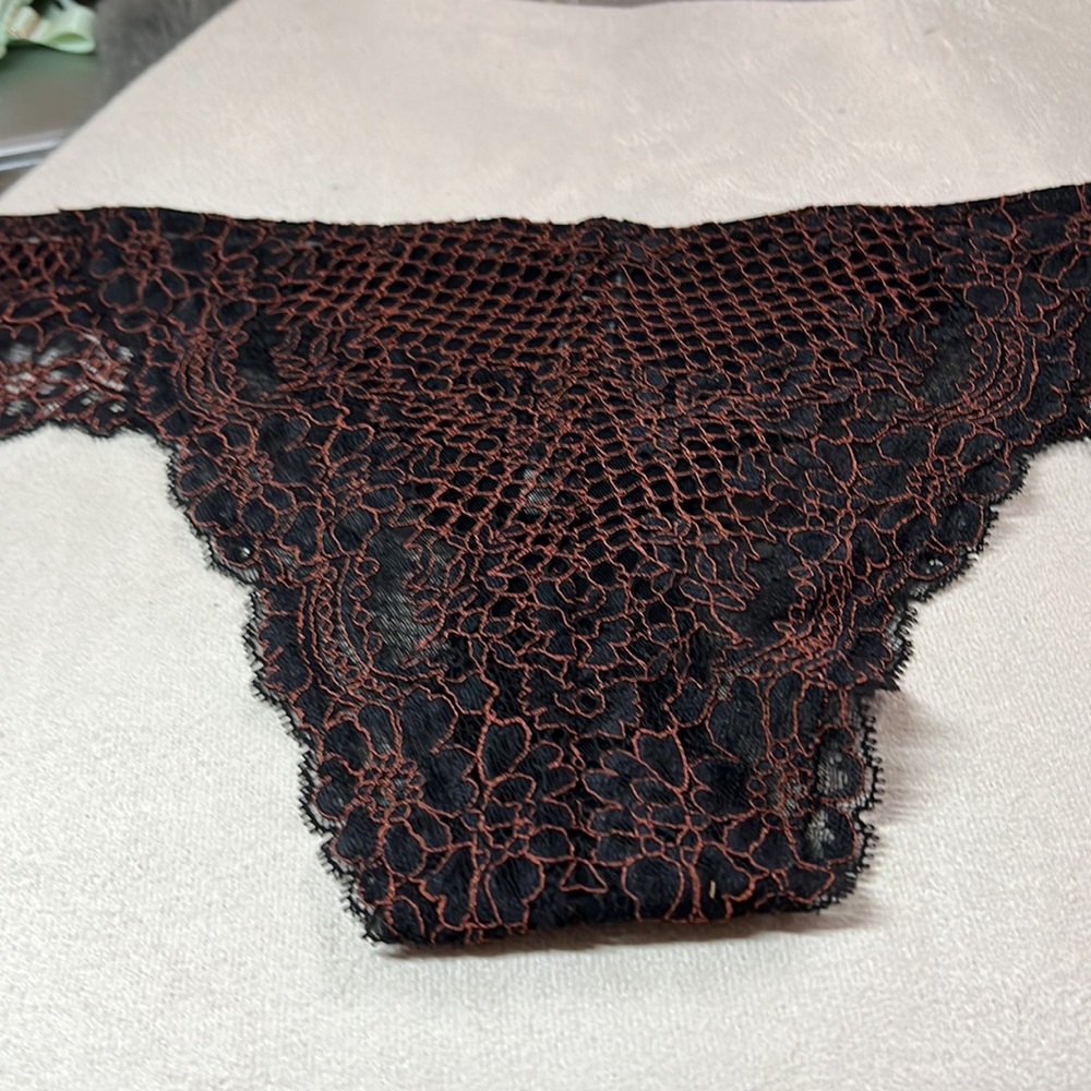Lace bottom - Picture 3 of 4